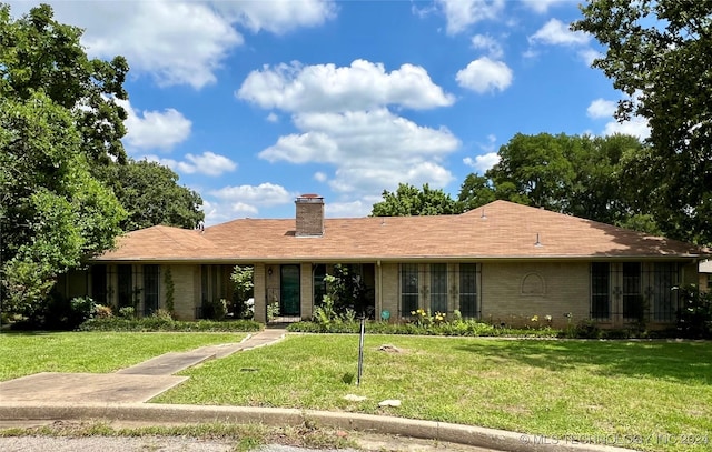 single story home with a front yard