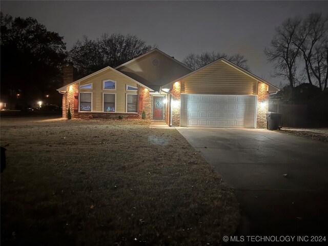 single story home featuring a garage