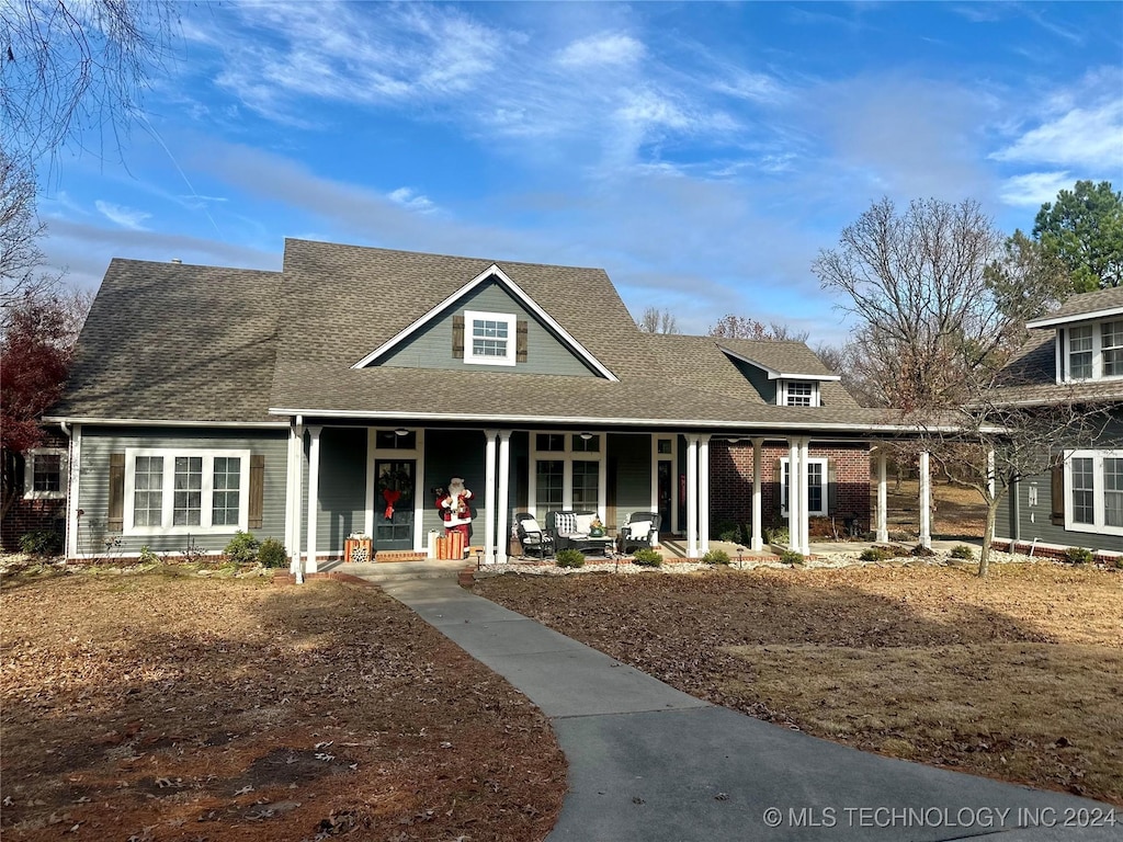 view of front of property with covered porch