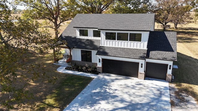 view of front of property featuring a garage