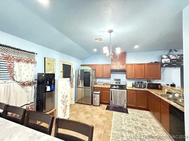 kitchen with sink, a chandelier, vaulted ceiling, appliances with stainless steel finishes, and pendant lighting