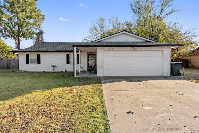 ranch-style house featuring a front lawn and a garage