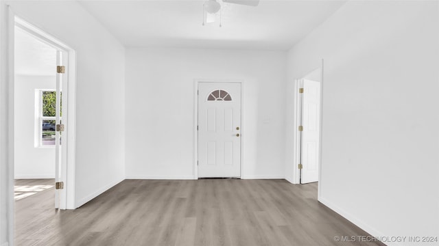 entryway featuring light hardwood / wood-style flooring and ceiling fan