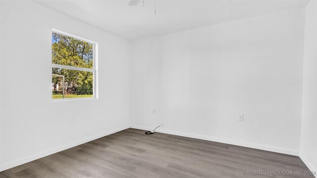 unfurnished room featuring ceiling fan and hardwood / wood-style flooring