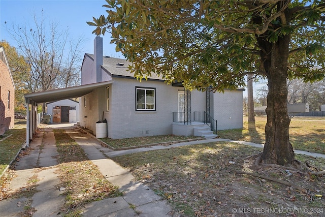 view of front of home with a carport