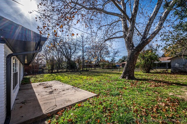 view of yard with a patio area