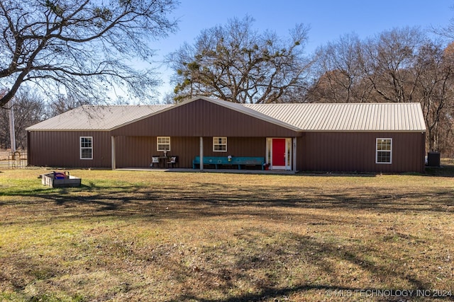 ranch-style house featuring a front lawn