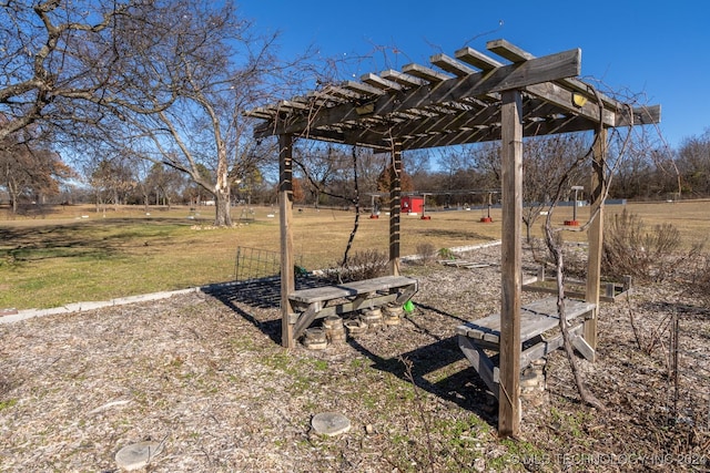 view of yard featuring a pergola