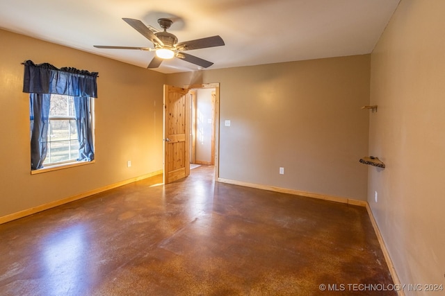 empty room with ceiling fan