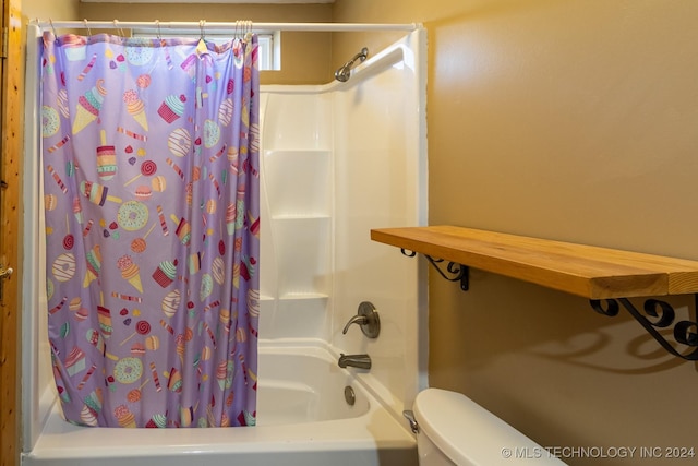 bathroom featuring shower / tub combo with curtain and toilet