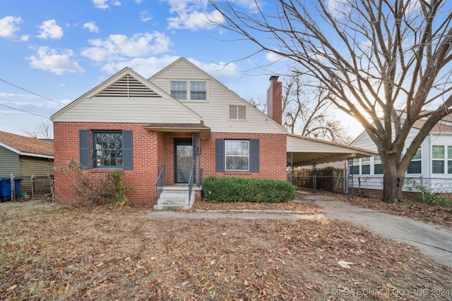 view of front facade featuring a carport