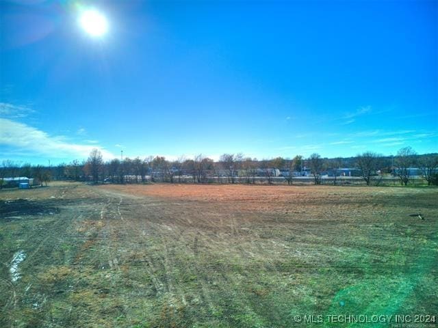 Listing photo 2 for S Pine St, Oologah OK 74053