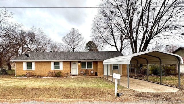 view of front facade featuring a front yard and a carport