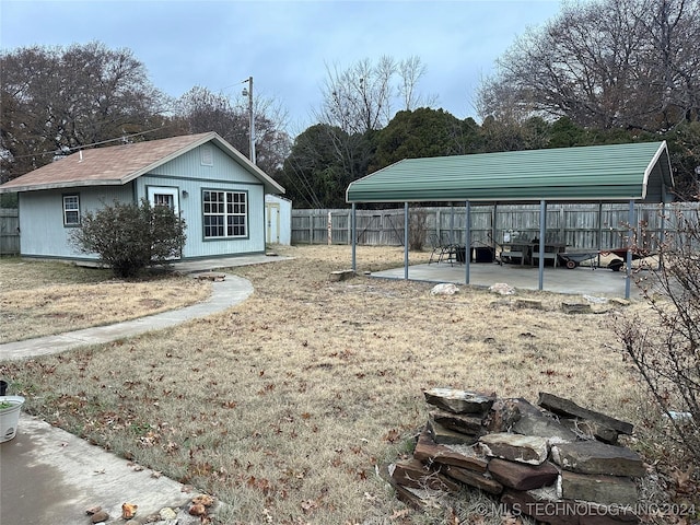 view of yard featuring a patio