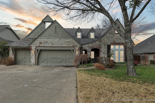 view of front facade with a garage and a yard