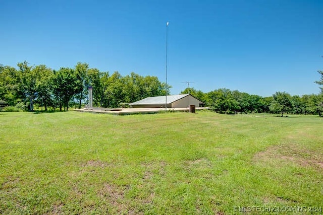 view of yard with a rural view