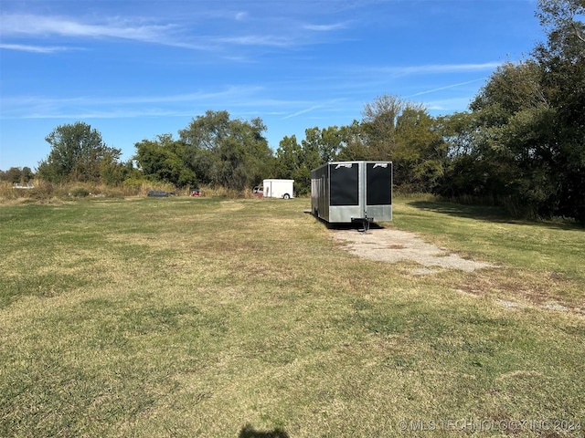 view of yard with a shed