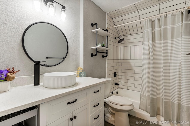 full bathroom with shower / bath combo with shower curtain, vanity, and toilet