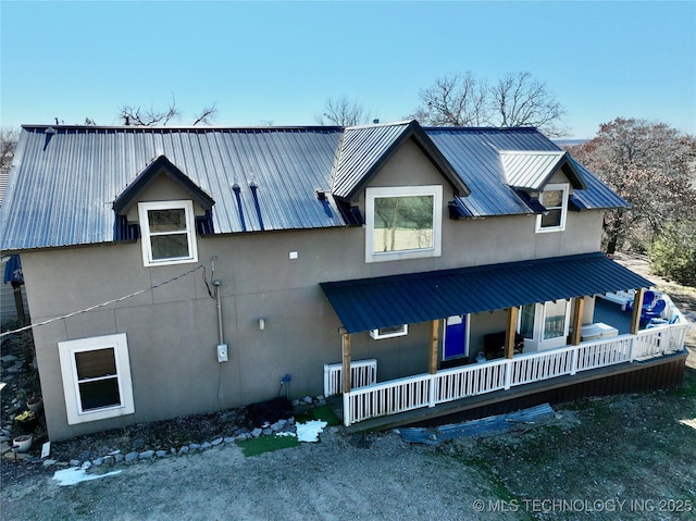 view of front of property featuring covered porch