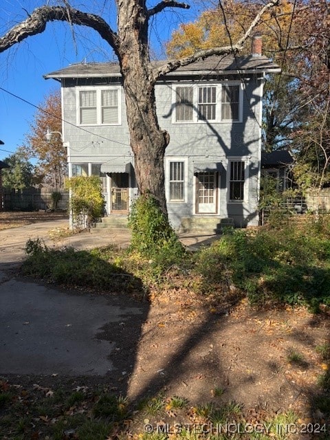 view of front of property