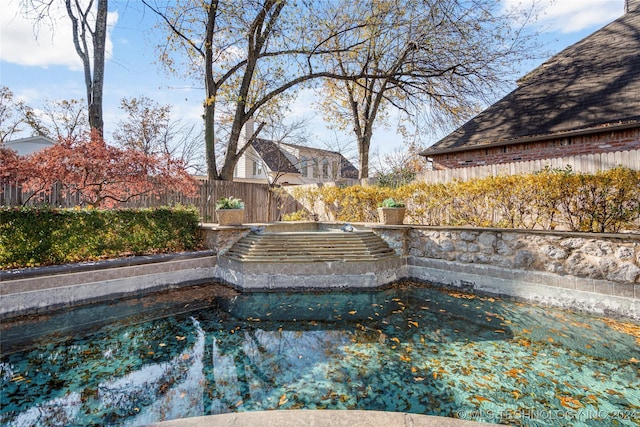 view of swimming pool