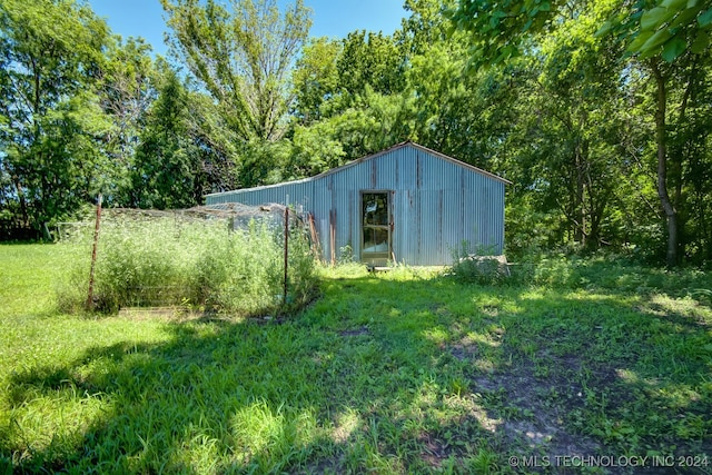 view of outdoor structure with an outbuilding