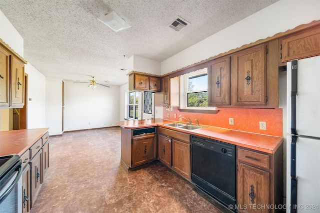 kitchen with ceiling fan, sink, kitchen peninsula, a textured ceiling, and black appliances