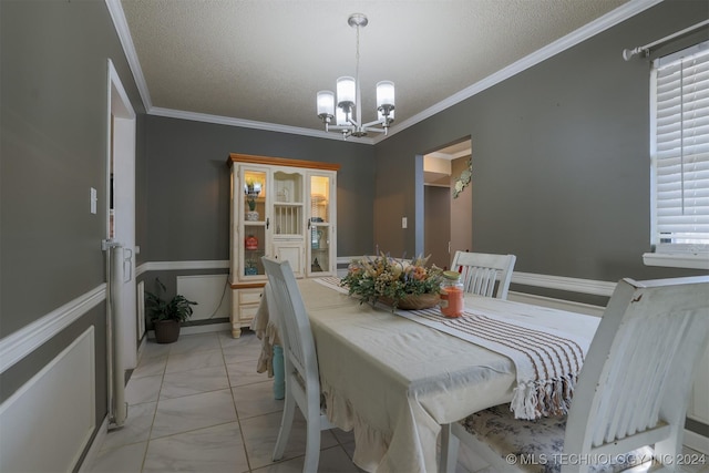 dining space featuring crown molding, a textured ceiling, and an inviting chandelier