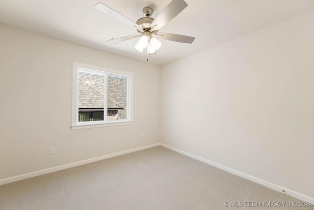 spare room with carpet flooring and ceiling fan