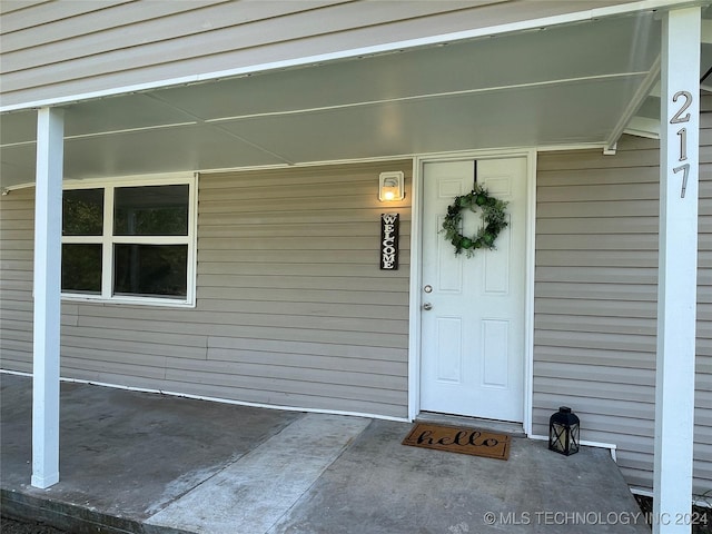 view of exterior entry featuring a porch