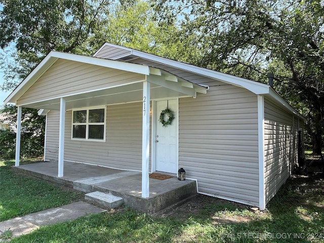 view of front facade featuring a porch