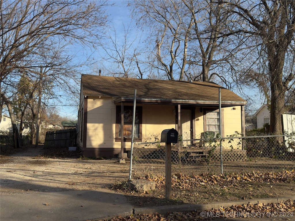 view of front of property