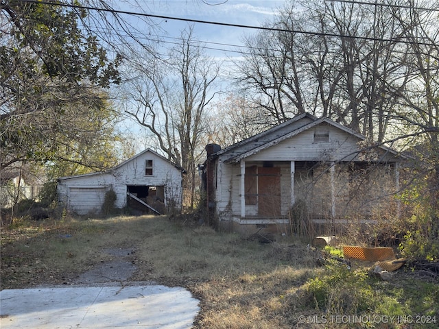 view of front of property