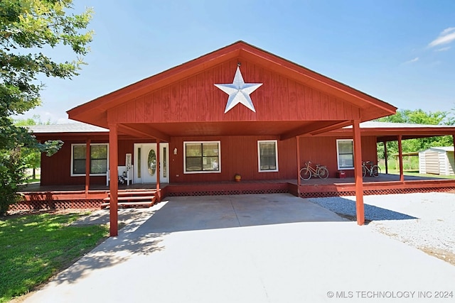 view of front of house featuring covered porch