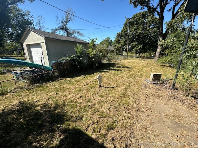 view of yard with a garage and an outdoor structure