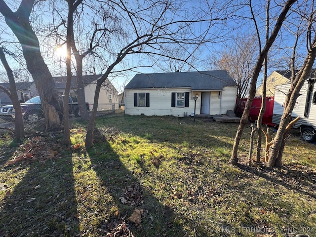 view of front facade with a front lawn