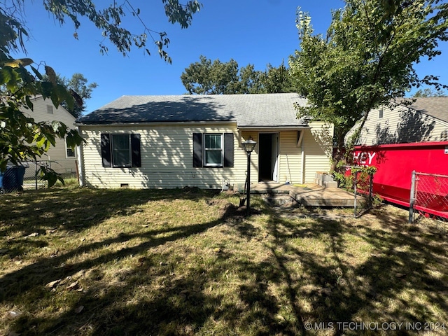 view of front of property with a front yard