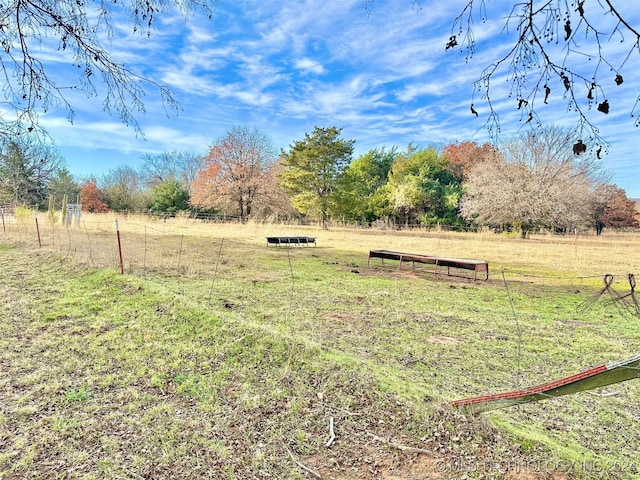 view of yard featuring a rural view