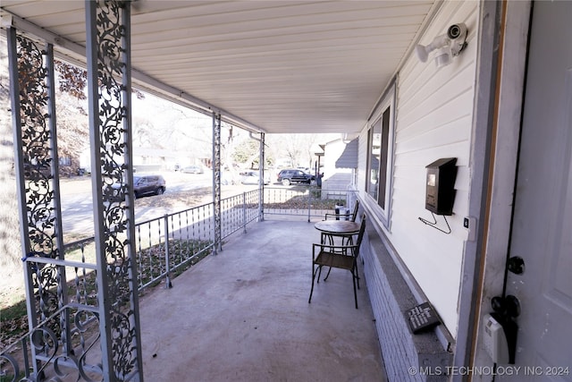 view of patio / terrace with covered porch