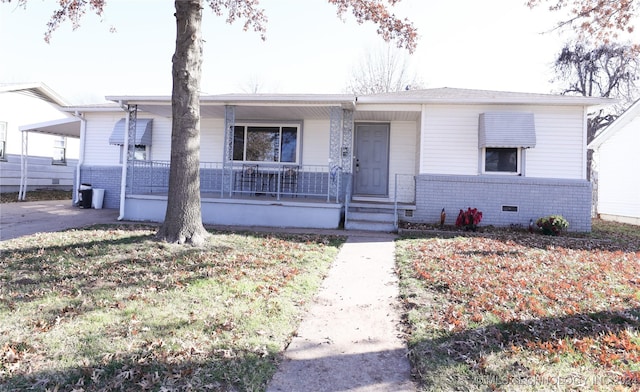 view of front facade with covered porch and a carport