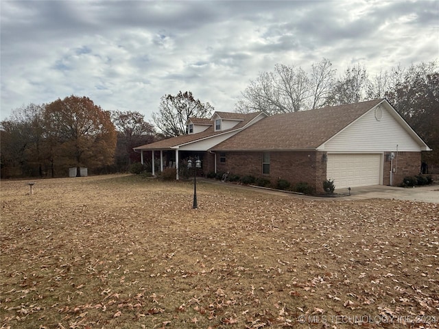 view of front of house with a garage