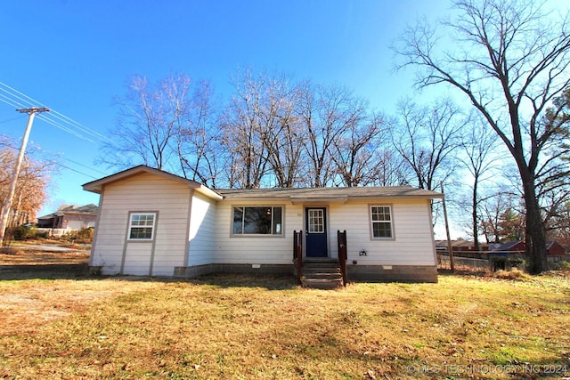 view of front of property with a front lawn