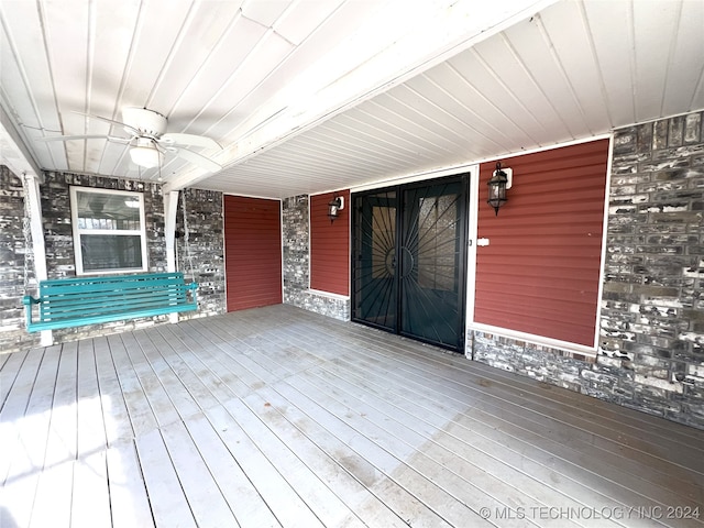 deck with ceiling fan