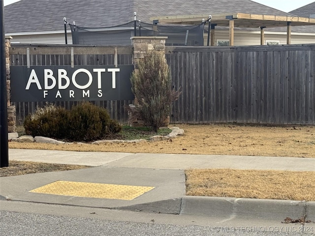 view of community / neighborhood sign