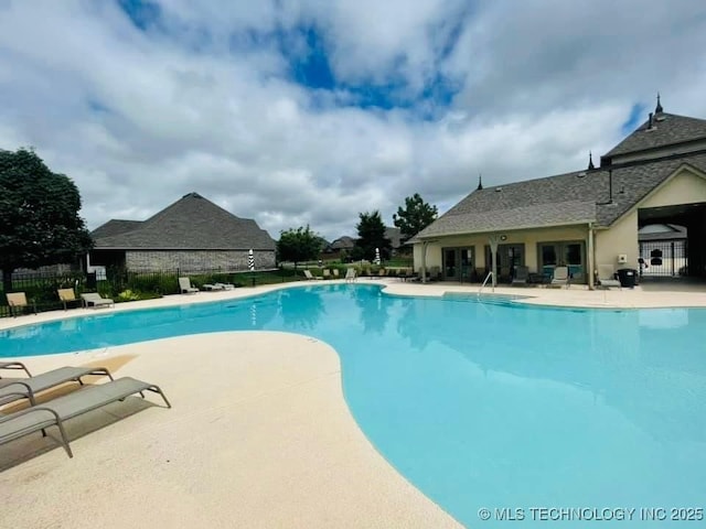 view of swimming pool featuring a patio area