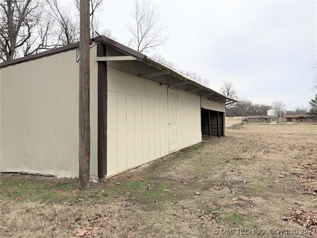 view of outdoor structure