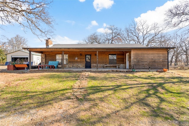 back of house featuring a lawn