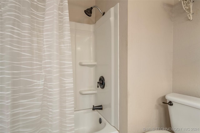 bathroom with shower / tub combo