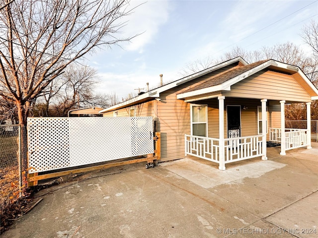 view of front of house with covered porch