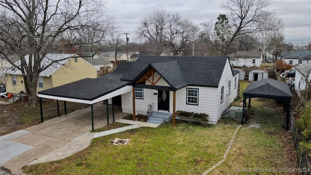 view of front of house with a carport and a front lawn